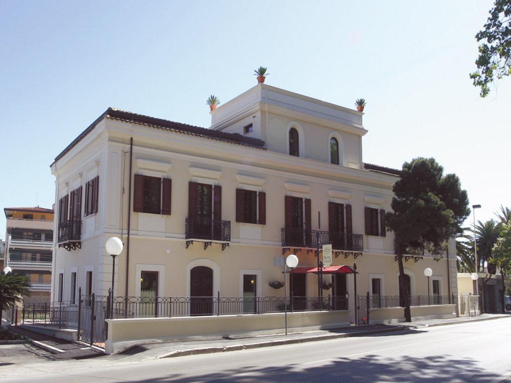 Hotel Claila Francavilla Al Mare Exterior photo